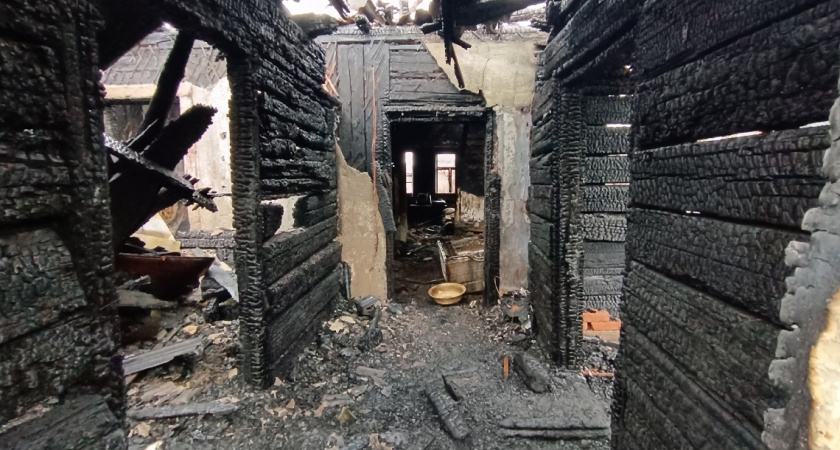 В Магнитогорске пожар оставил мать-одиночку, работающую нянечкой в детсаду, без крыши над головой