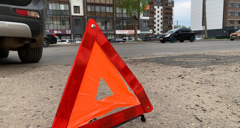 В Челябинске произошло серьезное столкновение грузовика и легкового автомобиля, один человек погиб