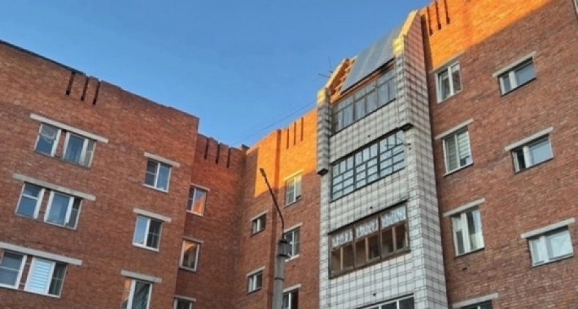 Суд взыскал с владельцев балкона в Магнитогорске 800 тысяч рублей за падение глыбы льда на ребенка