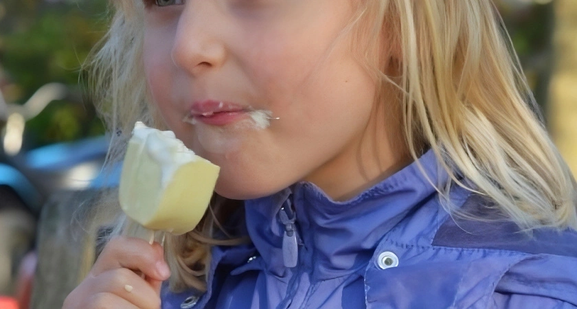Пломбир с антибиотиками: в Роскачестве назвали марки мороженого, которые нельзя давать детям