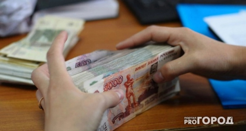 Средняя — более 70 тысяч. Кому и на сколько в Челябинской области больше остальных подняли зарплату