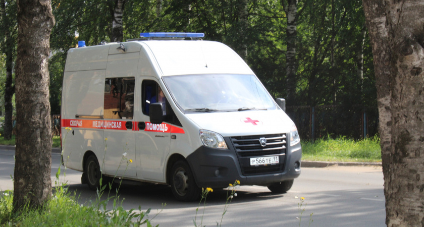 В Челябинске кабриолет сбил коляску с двойней