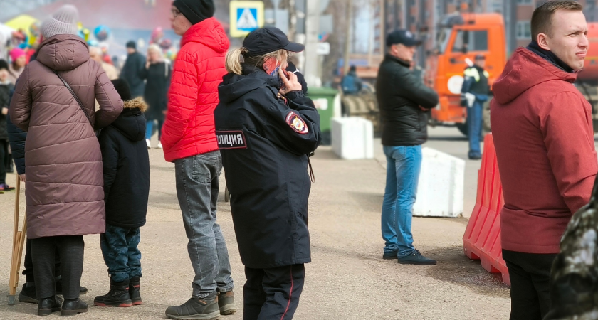 Челябинские полицейские задержали двух девушек, похитивших 200 тысяч рублей у пенсионерки