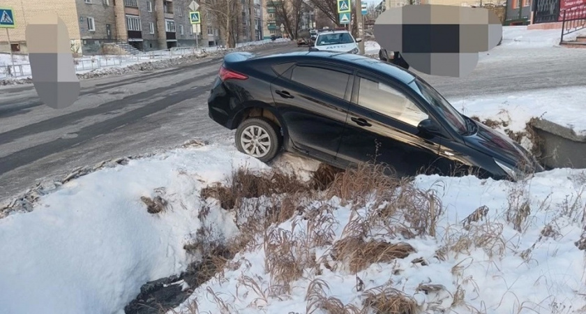 В Челябинской области иномарка упала в канаву, пострадала девочка