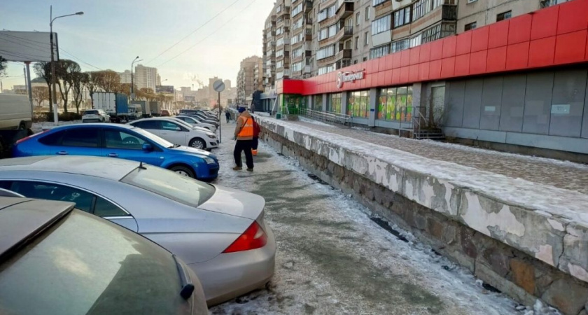  Дорожные службы Магнитогорска продолжают борьбу со снегом: как очищают улицы города